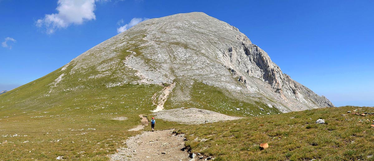 Pico Vihren (Вихрен) es la cumbre más alta de la cordillera de Pirin en Bulgaria