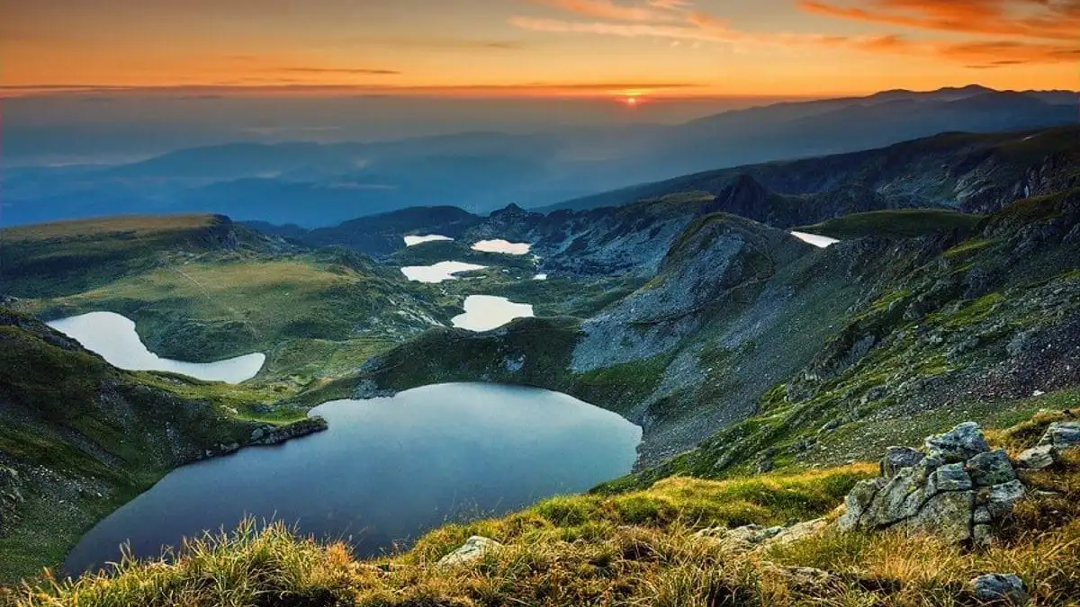 Vista de varios de los Siete Lagos de Rila